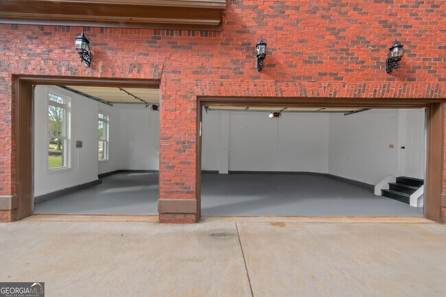 Building Photo - 6048 Golf View Crossing