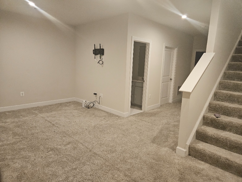 Building Photo - 6201 Quinns Creek Dr