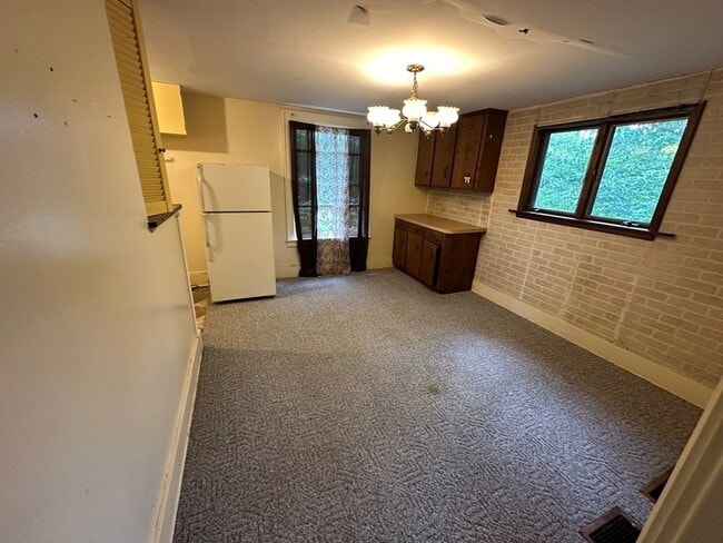 Building Photo - 116 W 2nd St