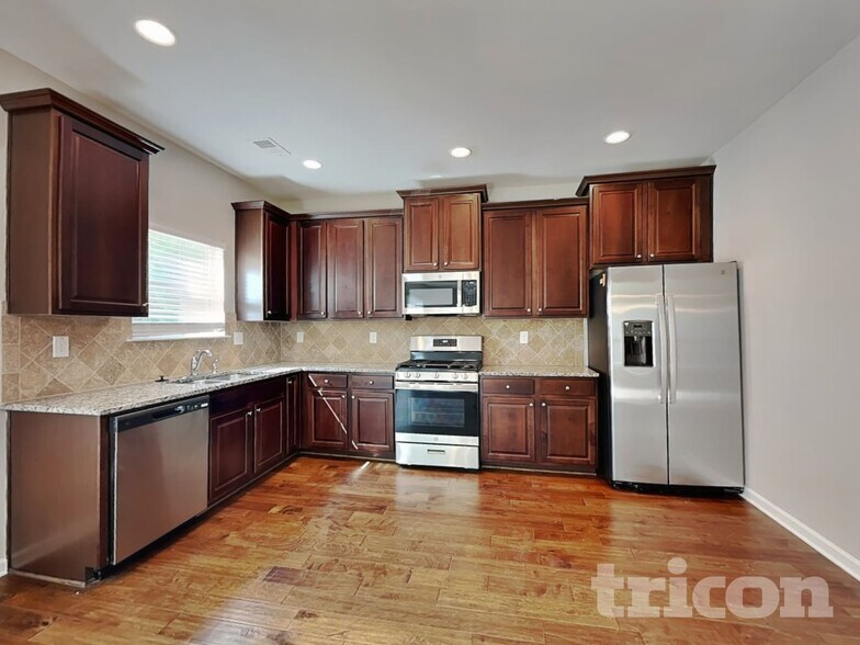 Building Photo - 1760 Long Acre Dr