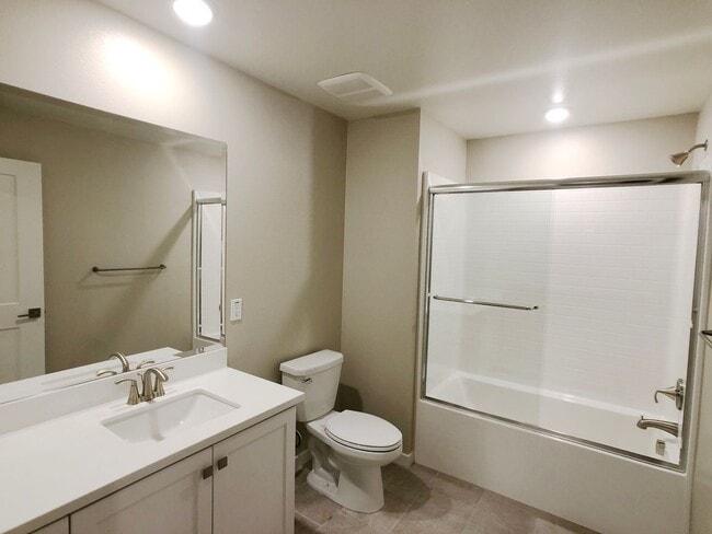 Building Photo - 195 Bowery