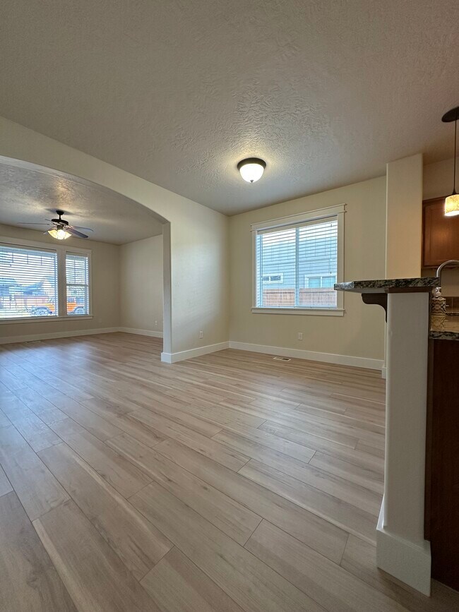 Building Photo - 7700 N Abe Ln