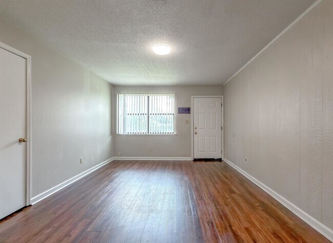 Building Photo - 5524 Sullivan Rd