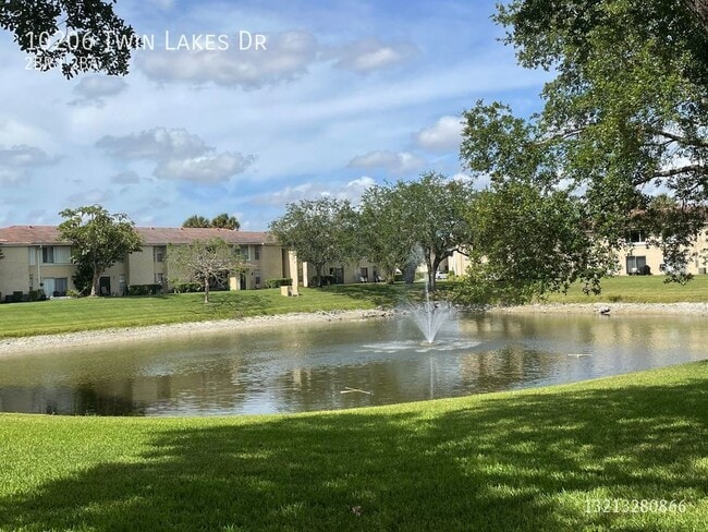 Building Photo - 10206 Twin Lakes Dr