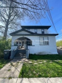 Building Photo - 809 W Cedar St