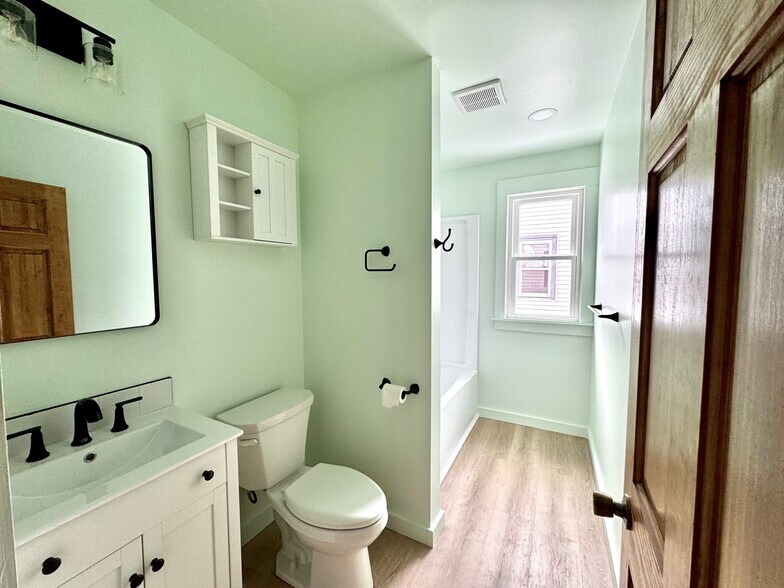 Building Photo - 1546 Selby Ave