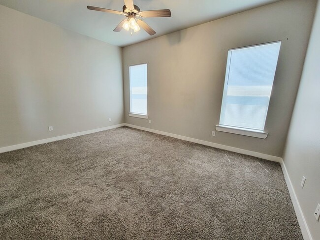 Building Photo - Upland Crossing - 3/2/2 All Appliances Included