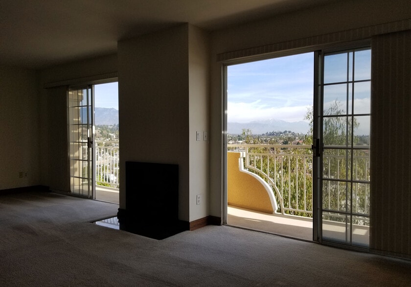 Building Photo - 4760 Templeton St