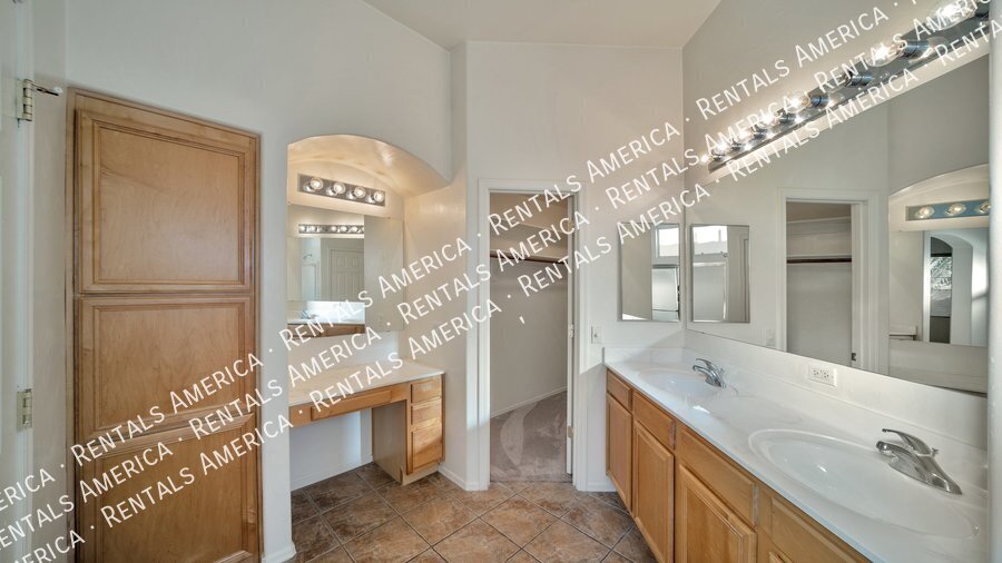 Building Photo - 76 N Desert Stream Dr