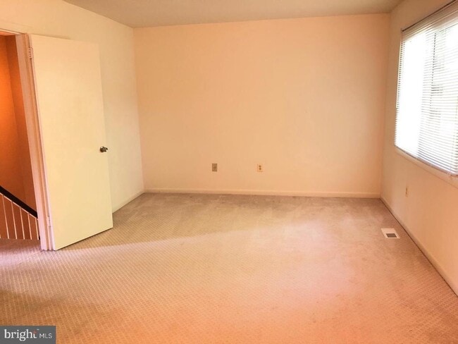 Building Photo - 3005 Mission Square Dr
