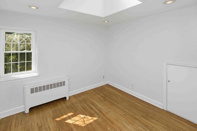 Building Photo - 1268 Rydal Rd