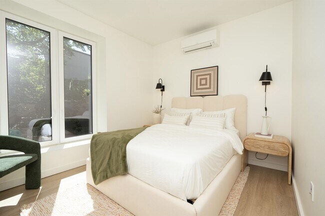 Building Photo - 328 Pacific Ave