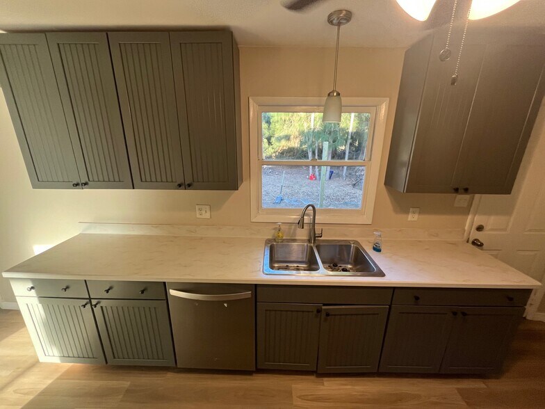 Building Photo - 4240 Commercial St