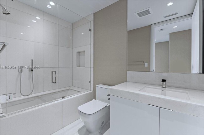 Building Photo - 17975 Collins Ave