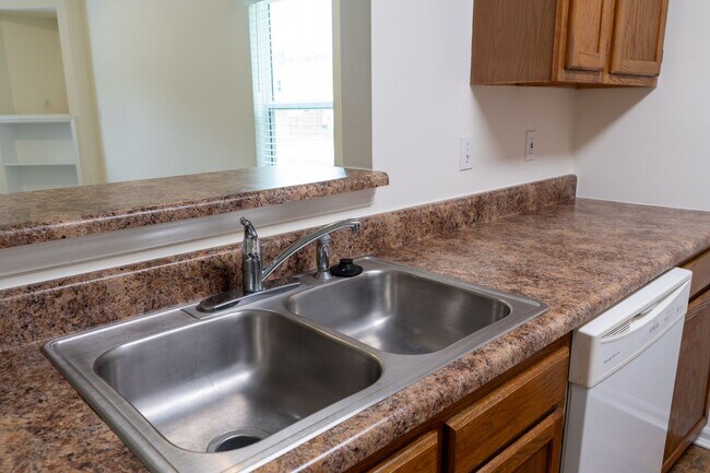 Building Photo - 304-306 Dads Way