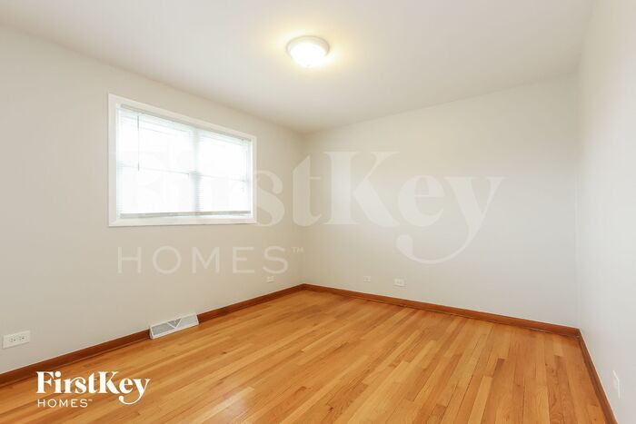Building Photo - 14539 Kimbark Ave