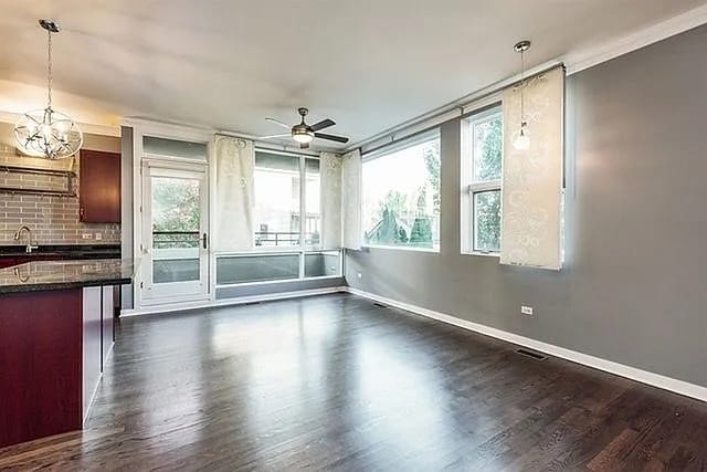 Dining - 2065 N Kedzie Ave