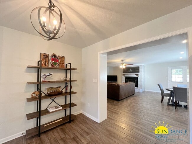 Building Photo - Gorgeous 3 Bedroom Home in Shalimar!