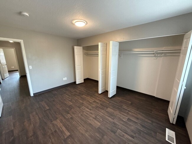 Building Photo - 4312 Sacramento Ct NE
