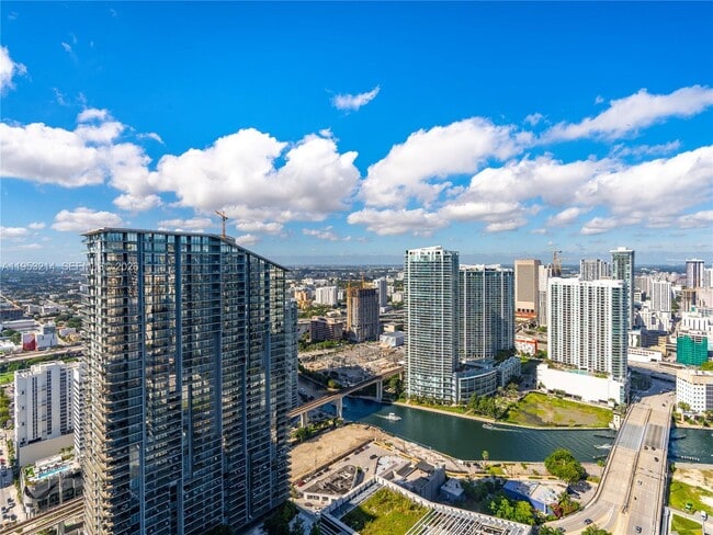 Building Photo - 801 S Miami Ave