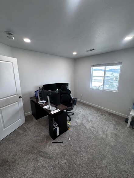 Building Photo - 15098 Bright Stars Dr