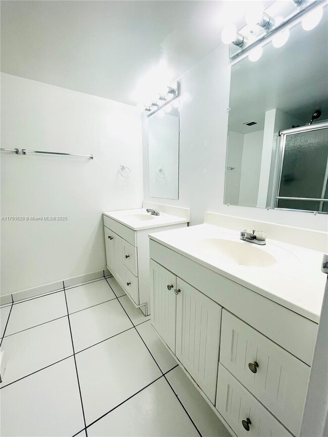 Building Photo - 13499 Biscayne Blvd