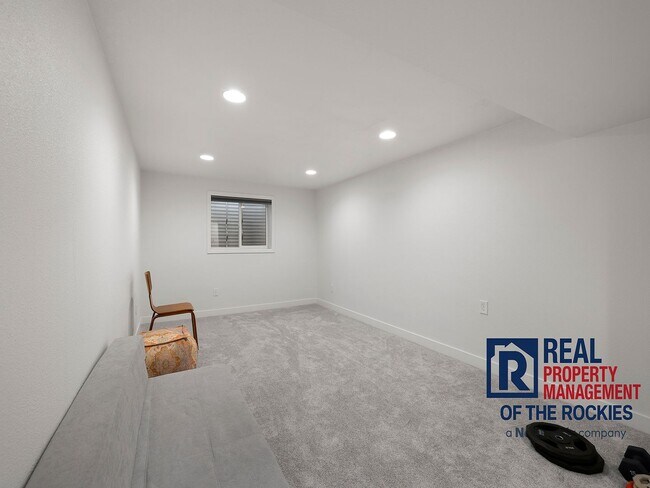 Building Photo - 3 Bed 3 Bath Updated Townhouse in Fort Collins!