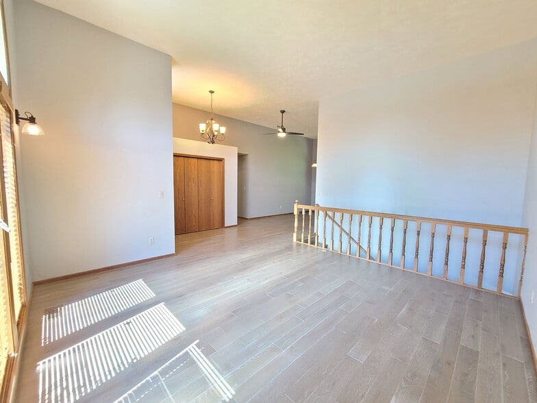 Building Photo - 3425 E 61st Ave