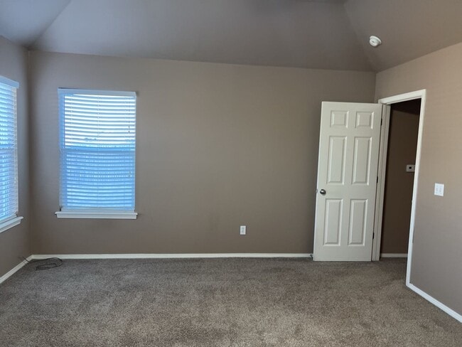 Building Photo - Welcome to this stunning 3-bedroom, 2-bathroom home located in the desirable Broken Arrow, OK.