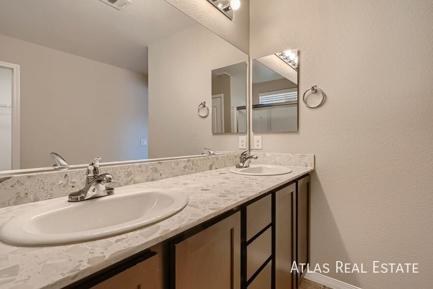 Building Photo - 10646 Mt Blackburn Ave