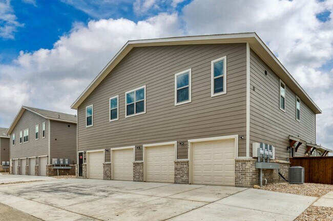Building Photo - 609 Harvest Moon Dr
