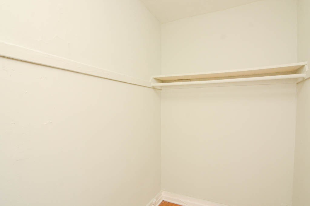 Building Photo - 716 W Belmont Ave