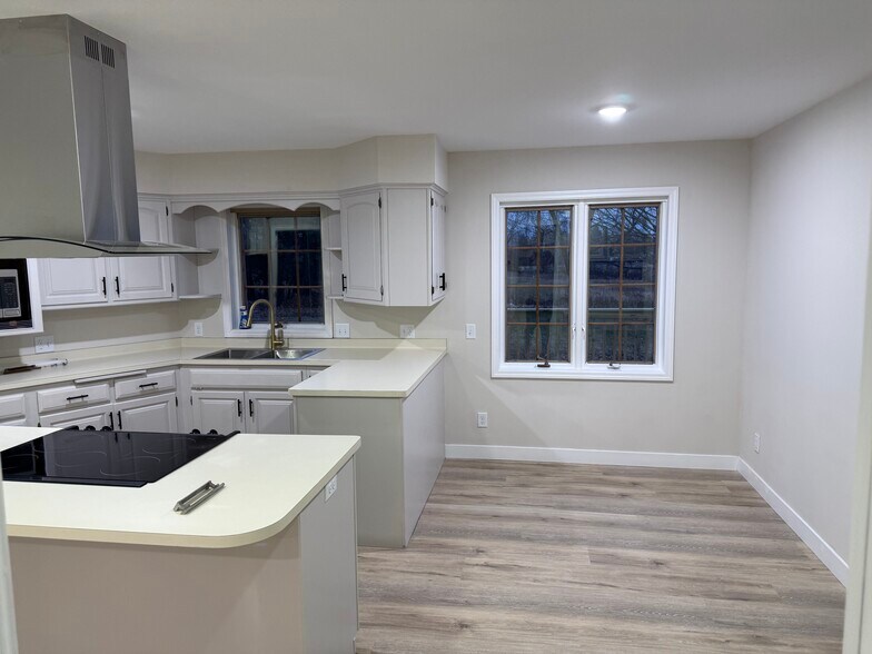 Building Photo - 5500 Vagabond Ln N