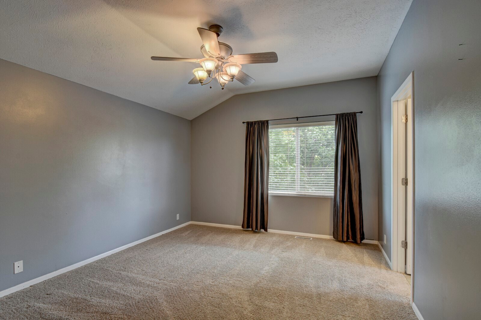 Building Photo - 17904 Karen Cir