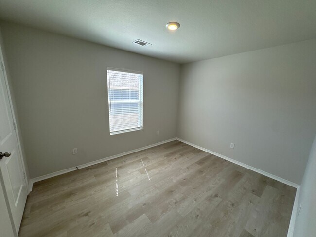 Building Photo - Now Pre-Leasing — Comfortable 3 Bedroom Living in Benton