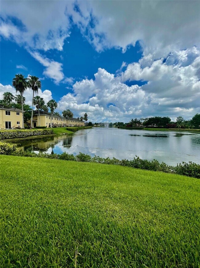 Building Photo - 3415 NE 9th Dr