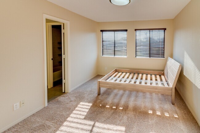 Building Photo - 1112 Bering Dr