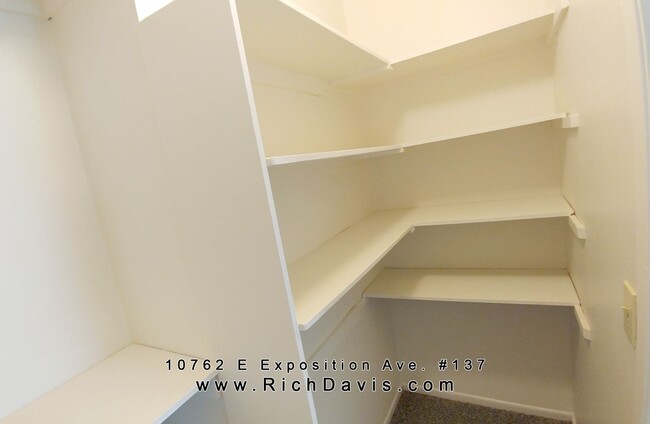 Building Photo - Cherry Creek Schools, 2 bed, 1 bath, 800 s...