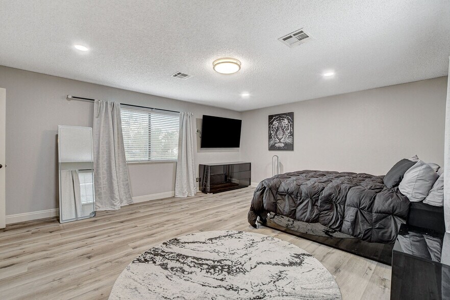 Building Photo - 2224 Lucerne Ct