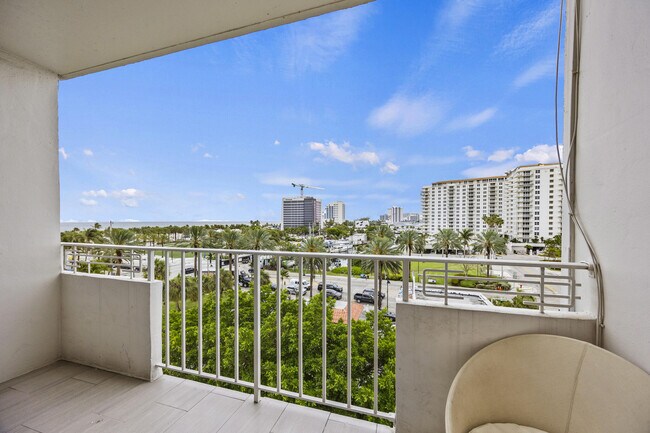 Building Photo - 2900 Banyan St