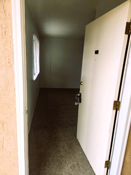 Building Photo - 516 Lewis Ave SE