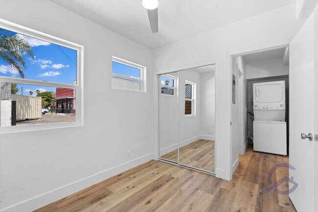 Building Photo - Completely Renovated Ocean Beach 1 Bed/1 Ba