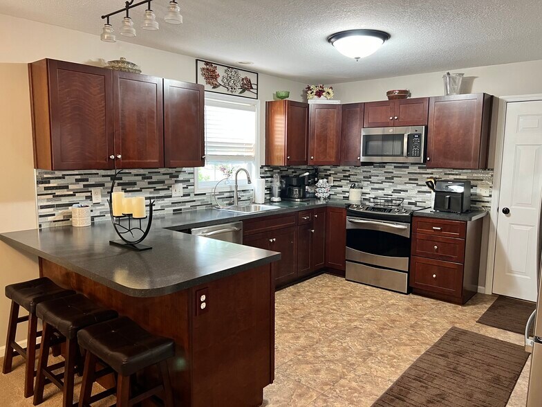 Building Photo - 1155 Swan Dr