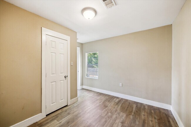 Building Photo - 3324 Bacchus St