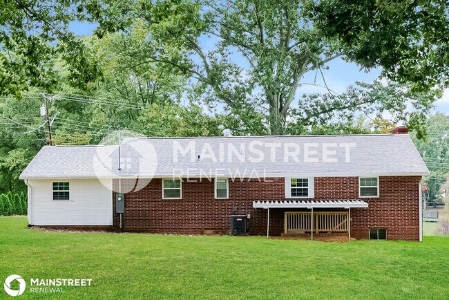 Building Photo - 2997 Avalee St