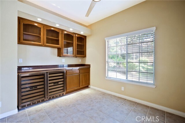 Building Photo - 3055 E Hillcrest Dr