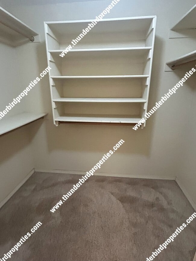 Building Photo - Gated Community available NOW!