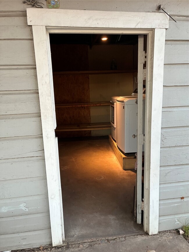 Building Photo - 8921 Ramin Dr