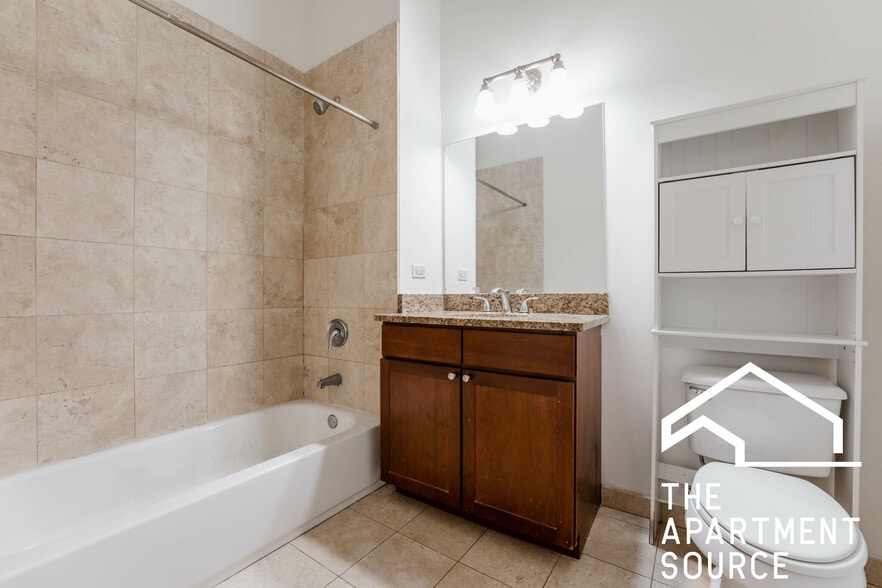 Building Photo - 3338 N Sheffield Ave