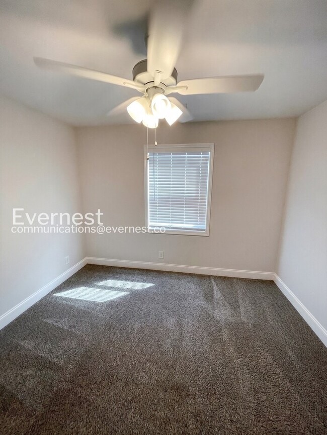 Building Photo - 215 King Rd